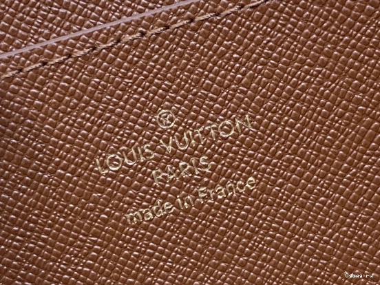 LOUIS Noa WALLET-11*7*1.5cm VUITTON 0710